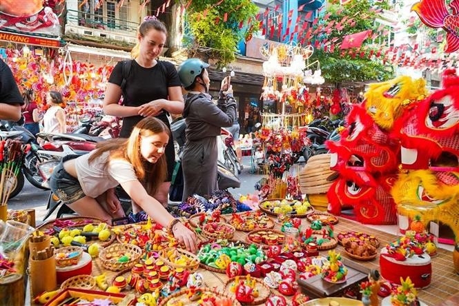 traditional toys dominate mid-autumn festival market picture 1