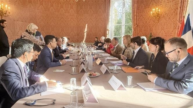vietnam, france deepen cooperation in blue economy, environmental sustainability picture 1