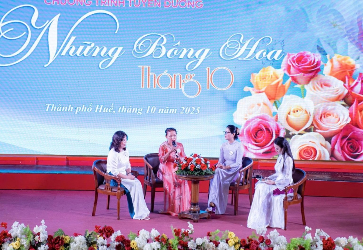 tp hue tuyen duong 95 bong hoa thang 10 nhan dip 20 10 hinh anh 1