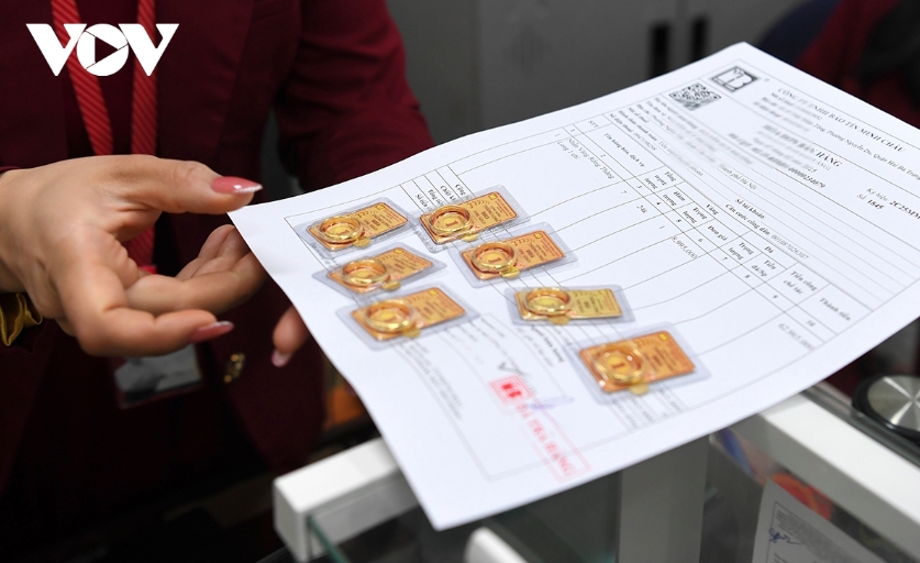 Domestic gold prices keep soaring amid global market surge