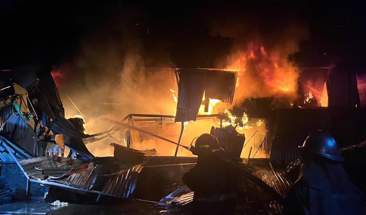 chay lon tai nha xuong hon 300m2 o nguyen khoai, ha noi hinh anh 1