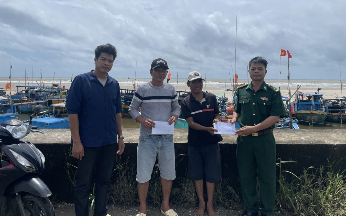bien phong tan thanh ho tro cuu ho phuong tien bi chim do gio lon hinh anh 2