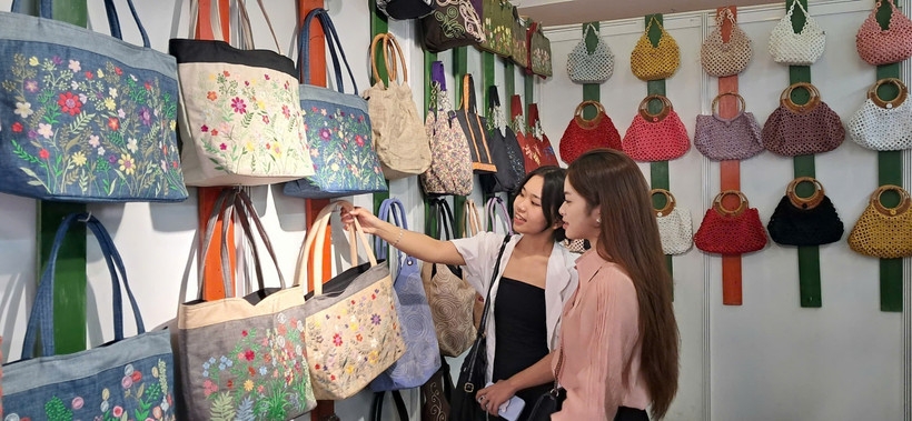 hanoi giftshow 2025 showcases vietnam s craftsmanship picture 1