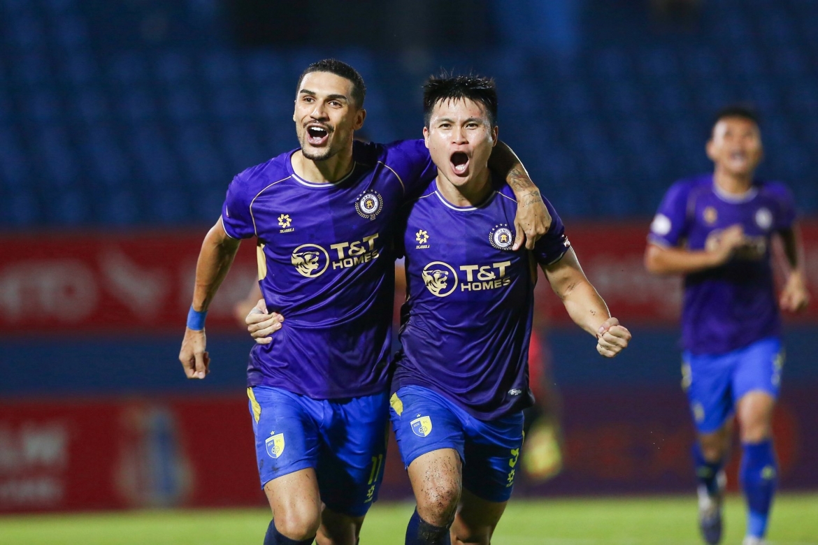 hoang hen noi gi khi giup ha noi fc thang kich tinh clb tp.hcm hinh anh 1