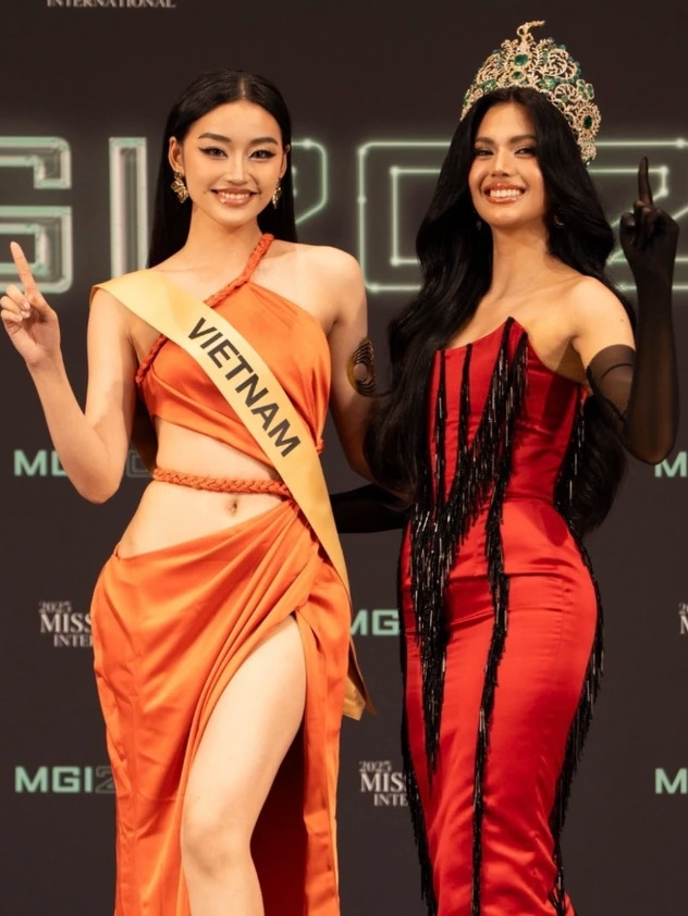 hoa hau yen nhi gay tranh cai voi phat ngon thieu kiem soat bi lo hinh anh 2
