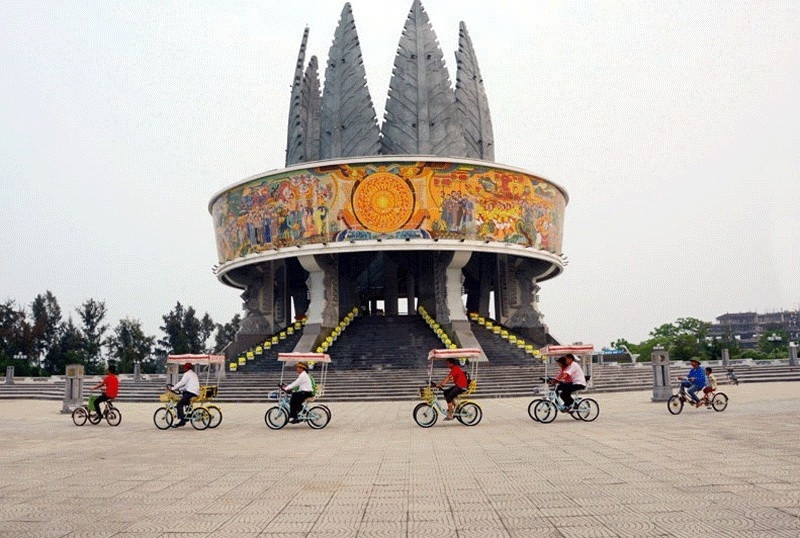 nearly 1,000 chinese mice tourists enter quang ninh through mong cai border gate picture 1 nearly 1,000 chinese mice tourists enter quang ninh through mong cai border gate picture 1