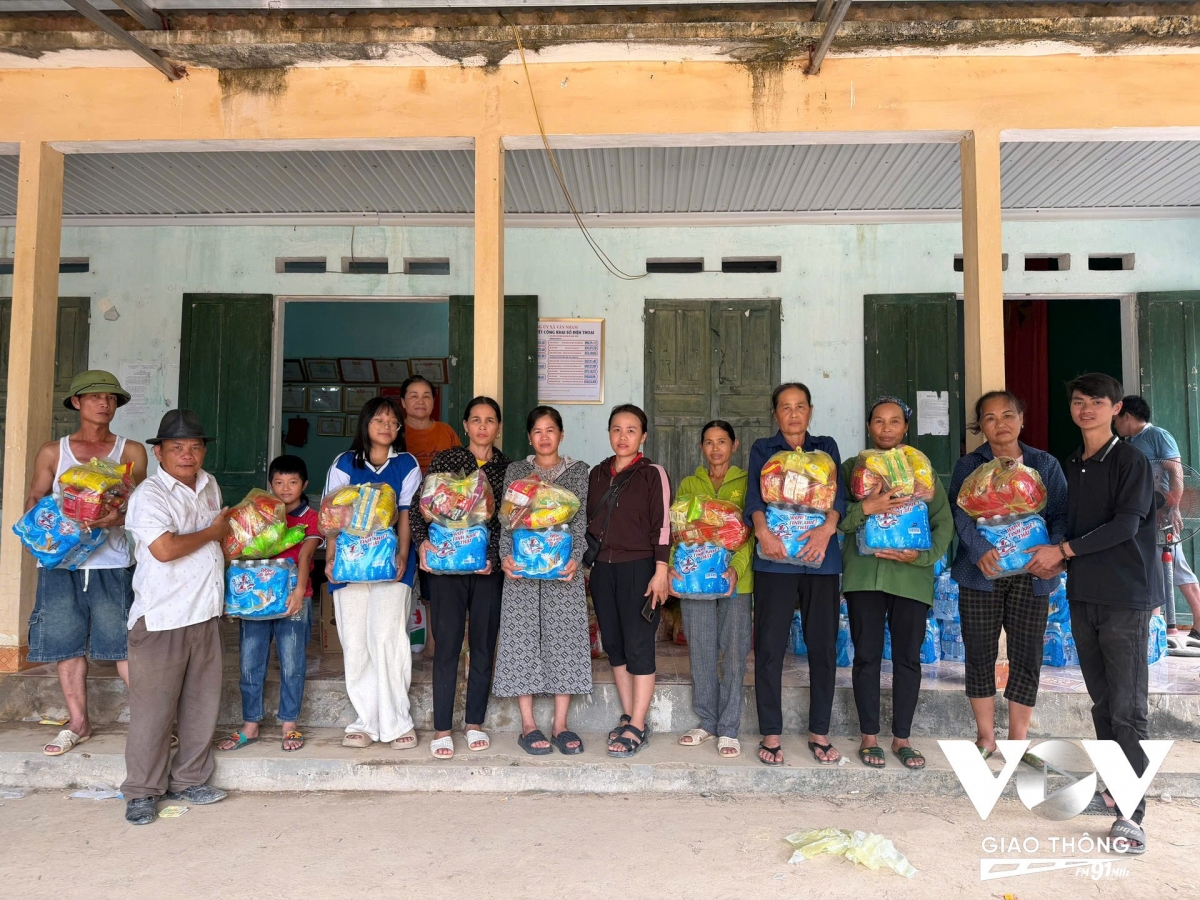 Những mớ rau tiếp sức đồng bào vùng lũ lụt