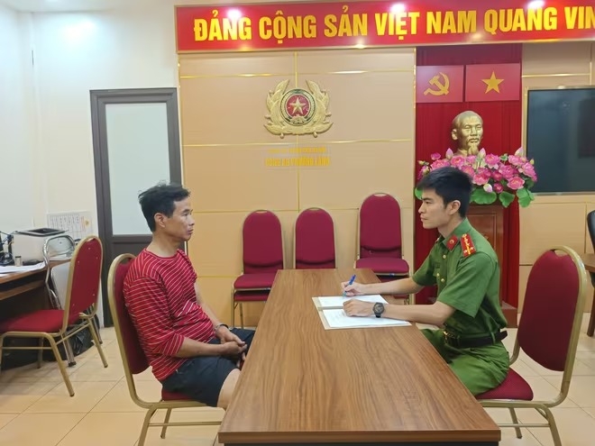 Hoàng Công Sơn bị bắt để điều tra hành đốt rác gây cháy tại phố Đê La Thành