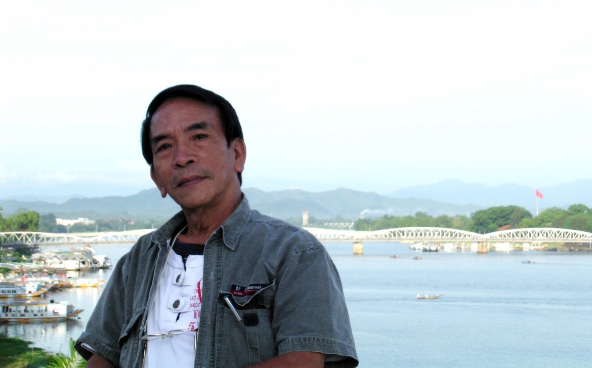 nha van hoang phu ngoc phan qua doi hinh anh 4