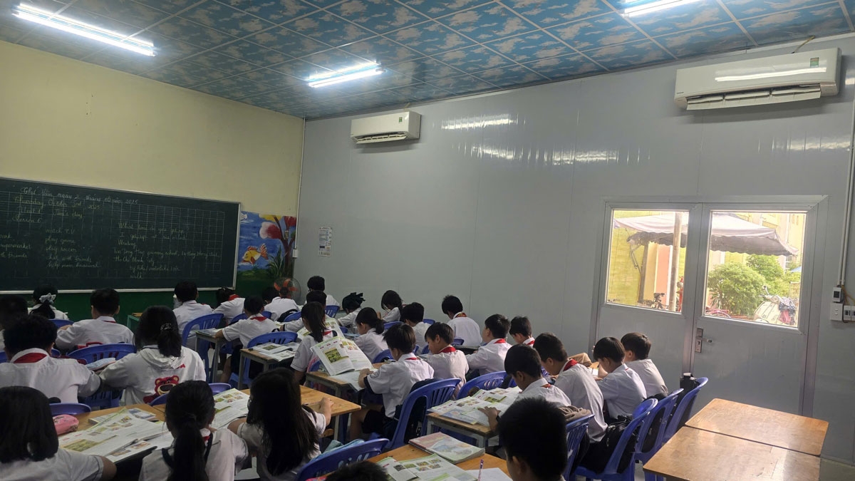 Những lớp "học tạm" trước áp lực sĩ số
