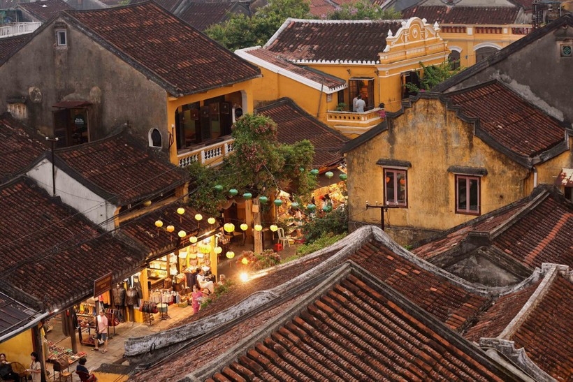 mid-autumn festival glows in hoi an ancient town picture 1