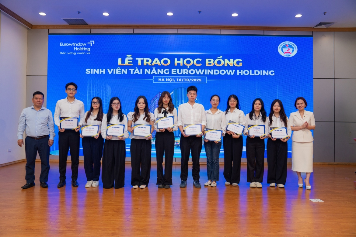 eurowindow holding tiep suc hanh trinh chinh phuc tri thuc cho sinh vien tai nang hinh anh 1
