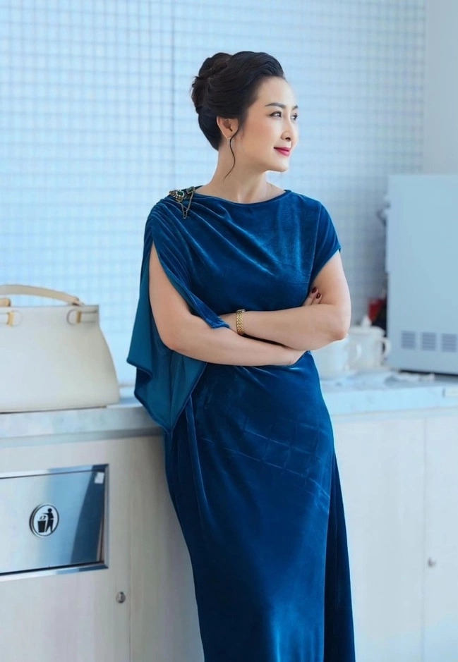 sao viet 5 10 yen nhi lung tung khi gioi thieu bang tieng anh tai miss grand hinh anh 5