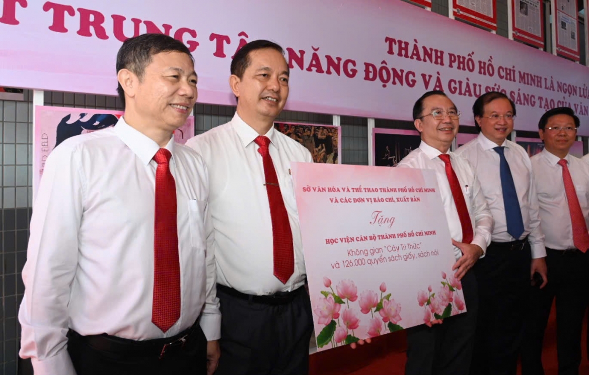 nha van, nghe si can co tu duy moi, cach lam moi hinh anh 3