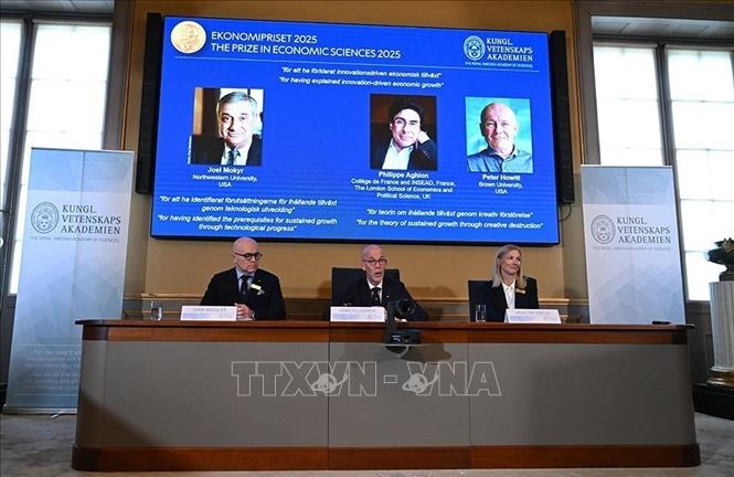 ba kinh te gia mokyr, aghion va howitt doat nobel kinh te 2025 hinh anh 1