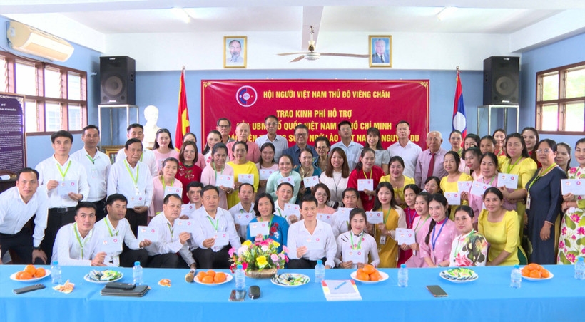 vietnam extends support to teachers of nguyen du lao-vietnamese bilingual school picture 1
