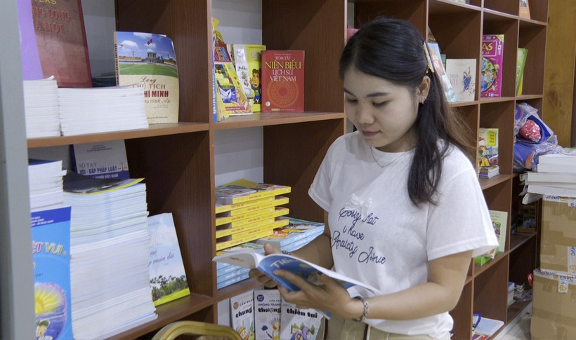vietnamese book corner fosters language, cultural exchange in laos picture 1