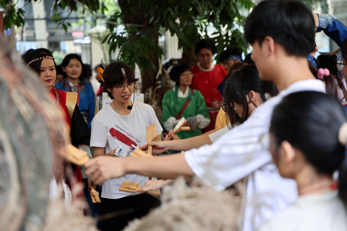 aki matsuri 2025 khi mua thu nhat ban ghe tham ha noi hinh anh 2