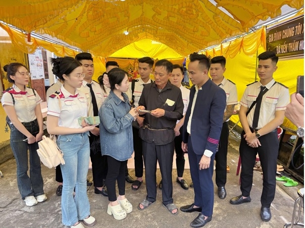 sau bao so 10 vo chong doanh nhan mailisa cuu tro 5 ty dong ba con mien trung hinh anh 3