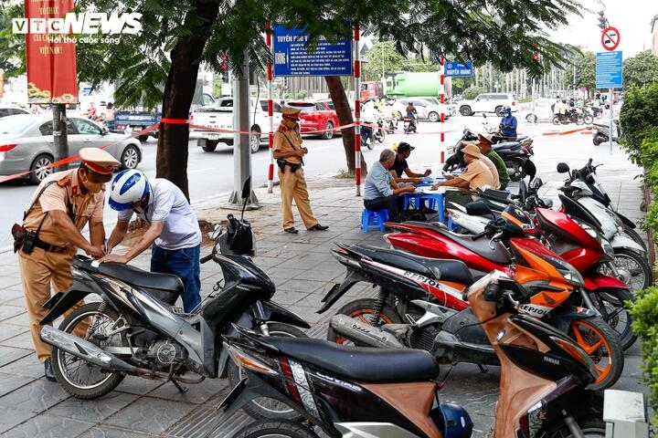 2 gio kiem tra hon 58.000 tai xe, gan 2.000 ma men bi xu ly hinh anh 2