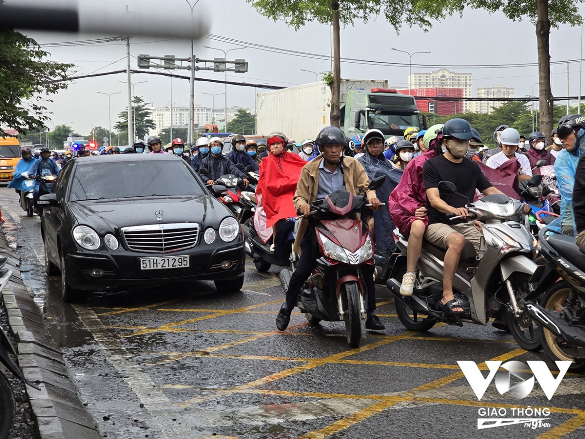 xu phat xe dung, do tren vach mat vong hinh anh 1