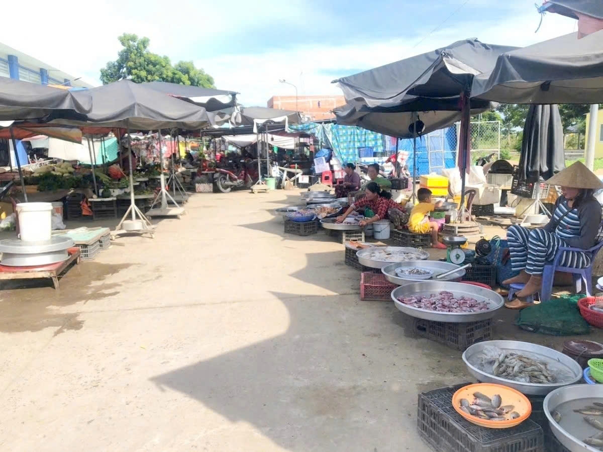 the life of fisherfolk during the floating season in the mekong delta picture 6