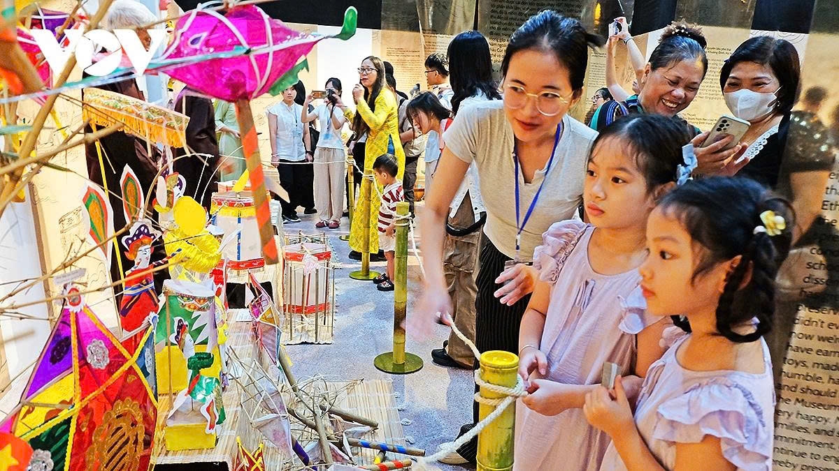 joyful mid-autumn festival at vietnam museum of ethnology picture 2