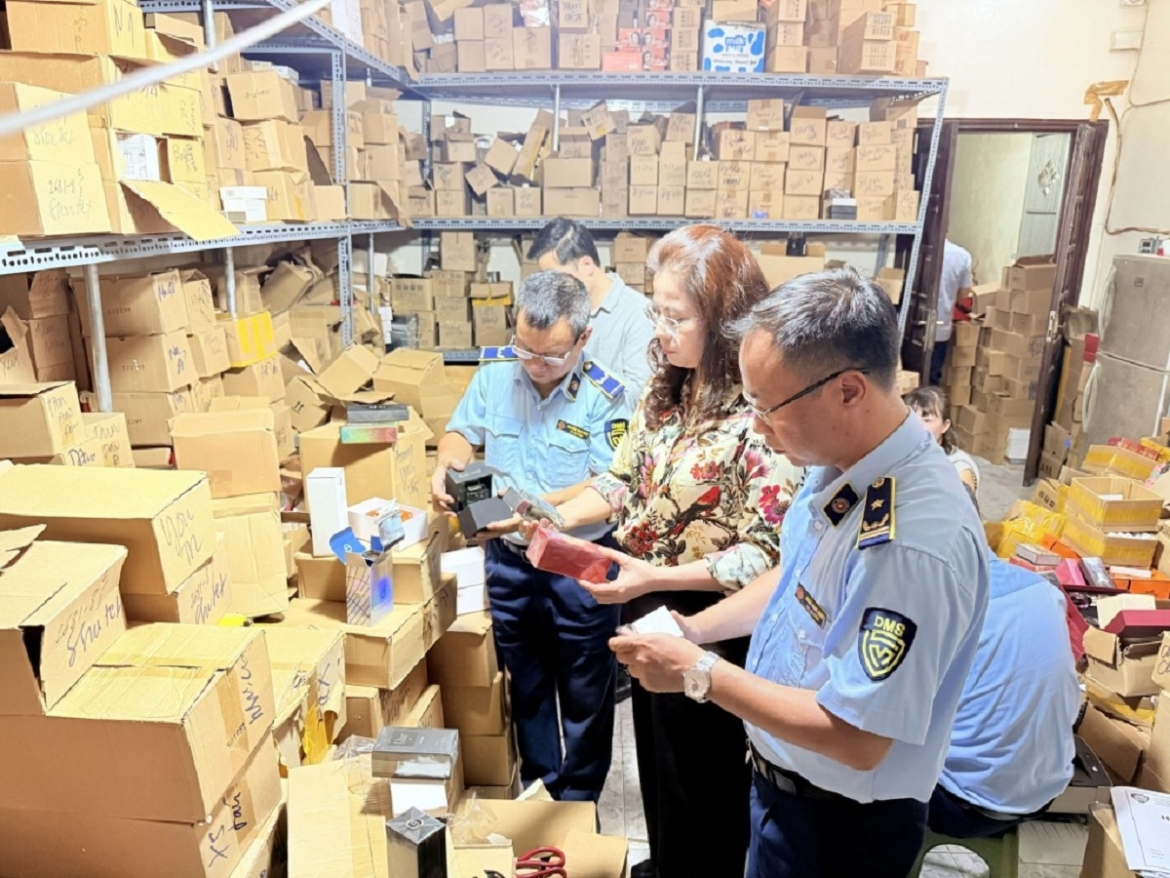 9 thang qua, luc luong quan ly thi truong xu phat hon 15.500 vu vi pham hinh anh 1