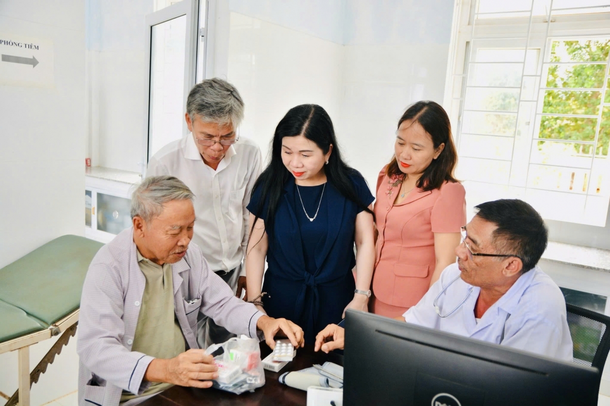 Tinh thần thi đua yêu nước thắp sáng quyết tâm đổi mới y tế cơ sở