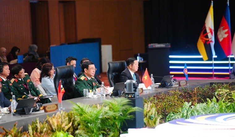 vietnam reinforces commitment to asean unity and regional security at admm-19 picture 1