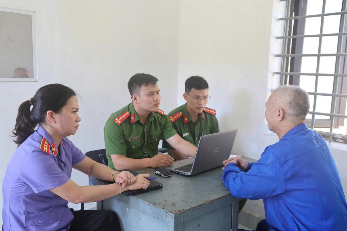 38 tan thit lon nhiem benh suyt bi tuon ra thi truong hinh anh 1