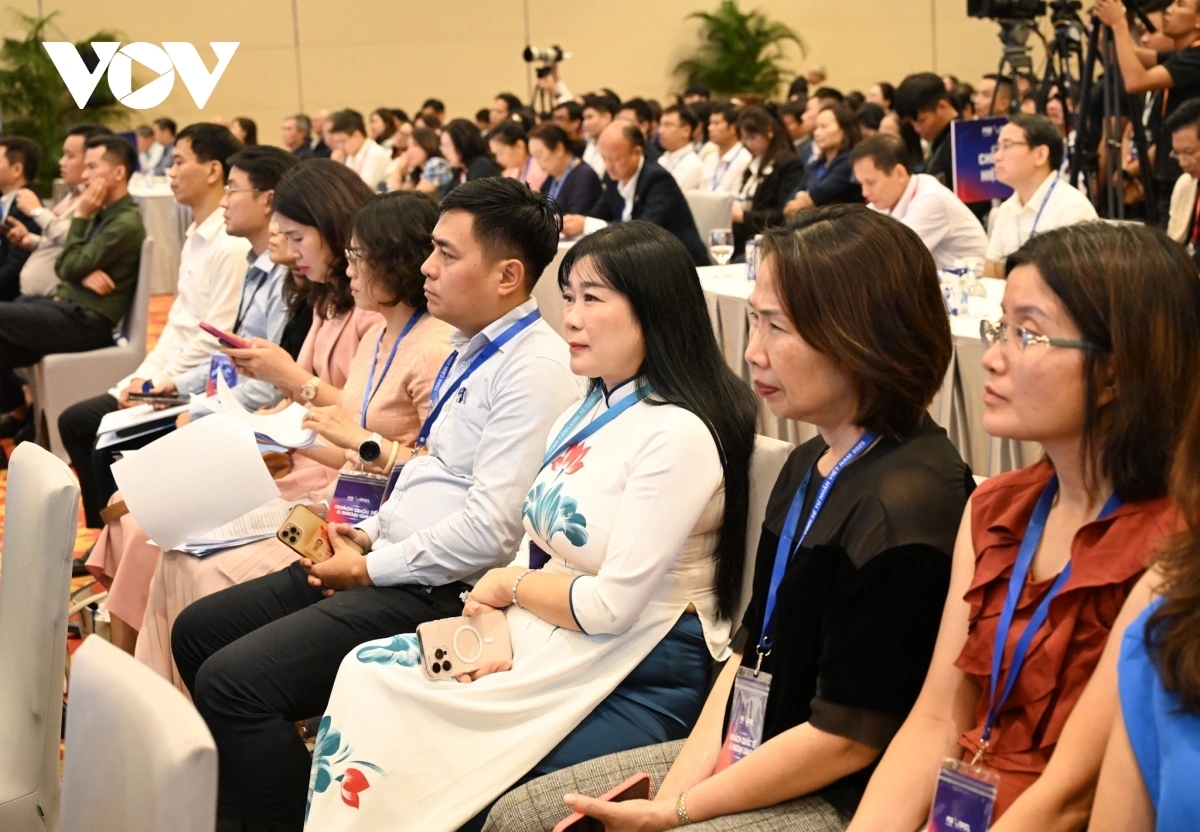 private sector urged to grow beyond itself for strong, prosperous vietnam picture 2