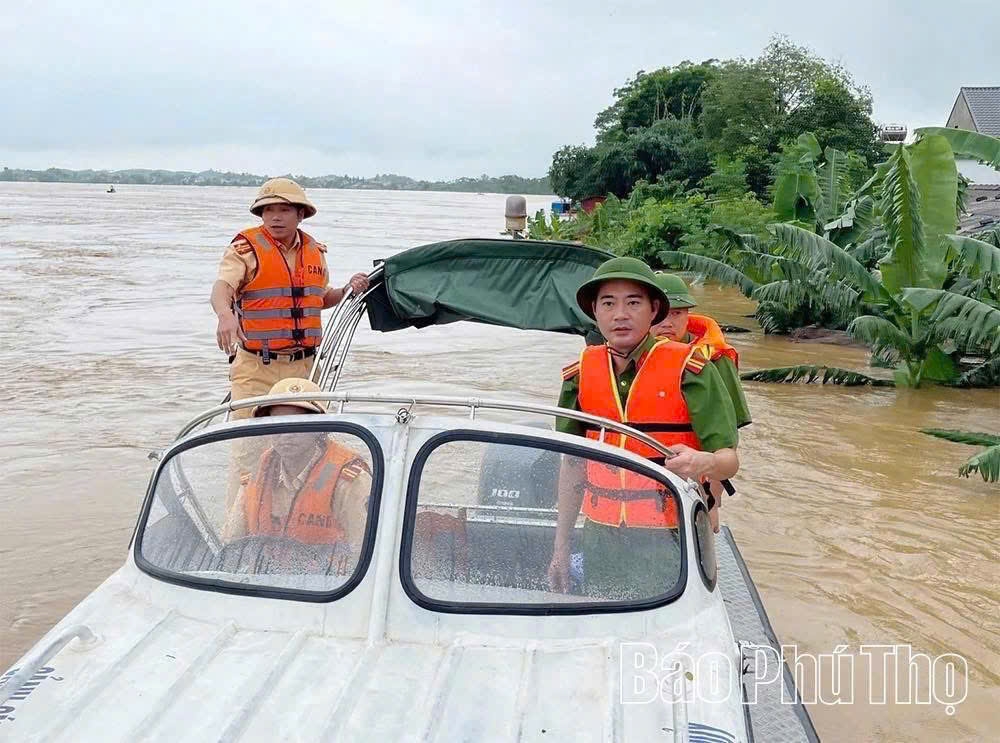 Phú Thọ cấm tàu thuyền lưu thông trên sông Lô do nước sông chảy xiết