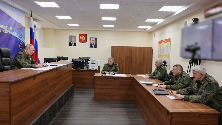 nga tuyen bo bao vay hon 10.000 linh ukraine tai kupyansk va krasnoarmeysk hinh anh 1