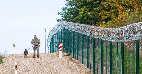 Latvia dự định trục xuất hơn 800 công dân Nga