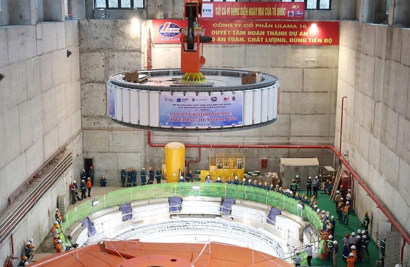 Rotor for 2nd turbine successfully installed at Hoa Binh hydropower expansion project