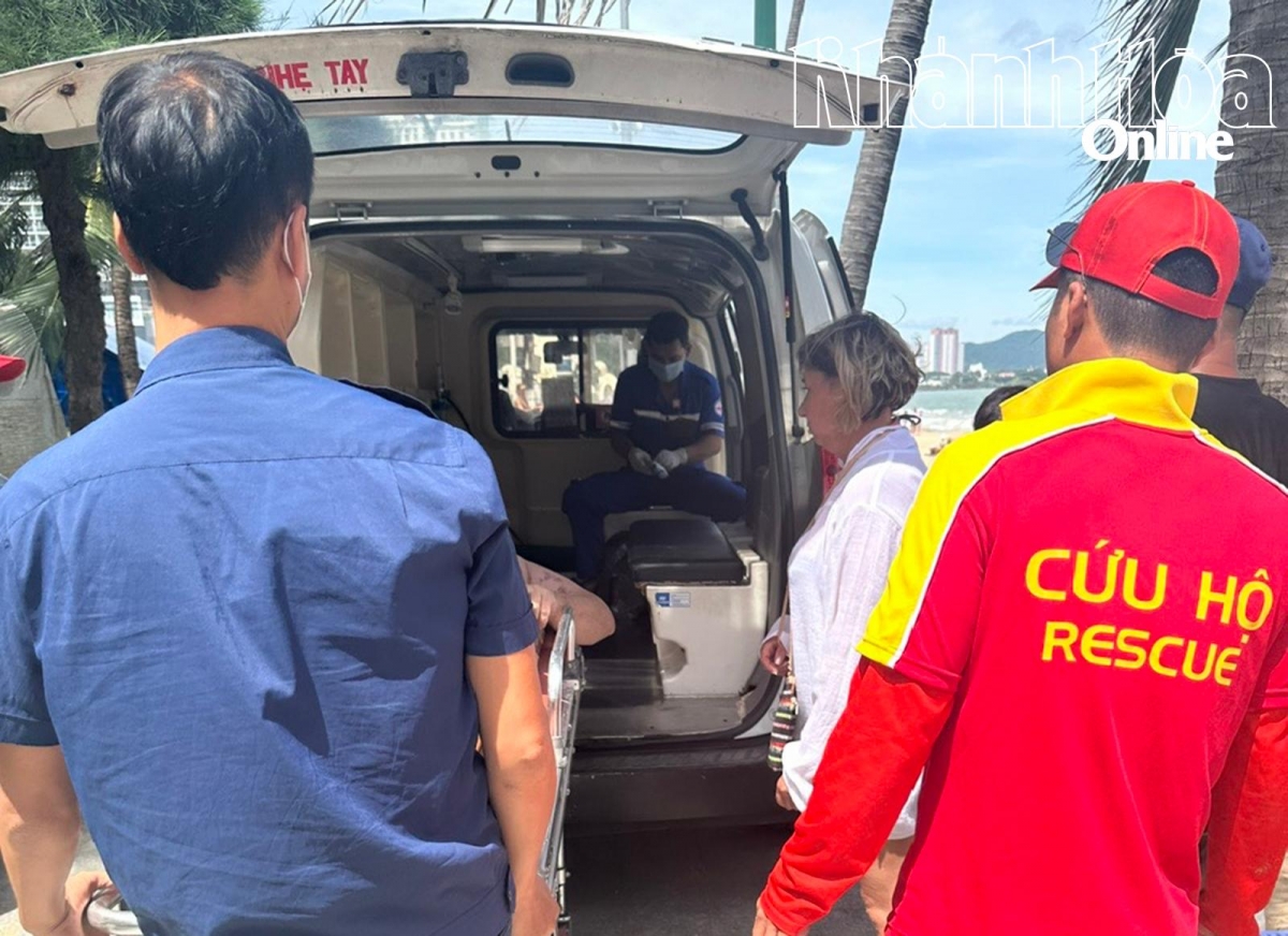 russian tourist rescued from drowning in rough seas off nha trang picture 1 russian tourist rescued from drowning in rough seas off nha trang picture 1