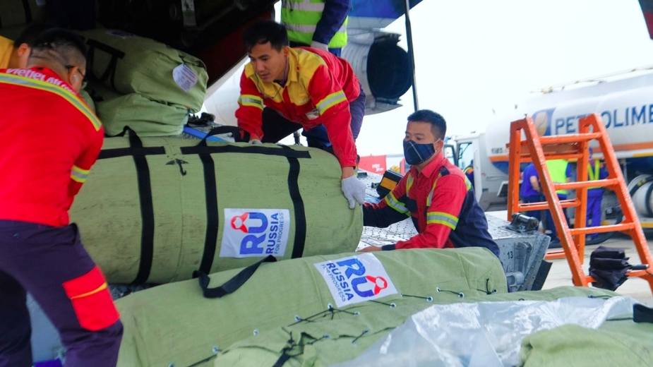 russia delivers 30 tons of emergency aid to flood-hit hue city picture 3