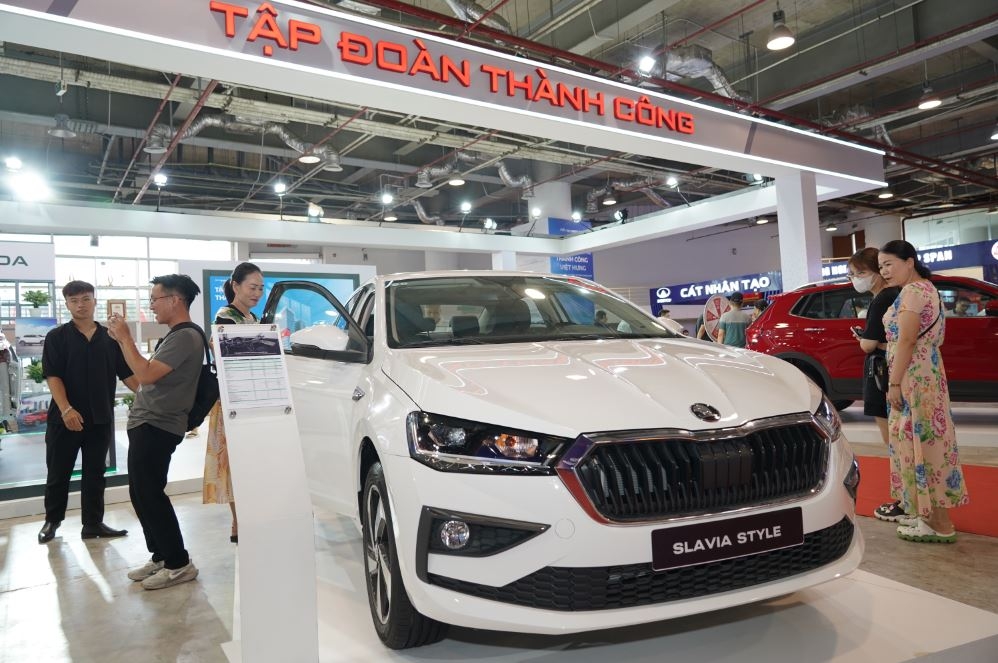 mua xe thang 10 nen chot xe skoda, ben dang, dam chac, dang co nhieu uu dai hinh anh 1