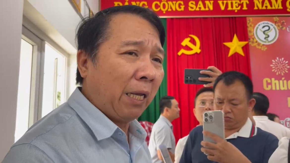 vu may tan soi hong van chua benh thu tien, bat them giam doc benh vien hinh anh 2