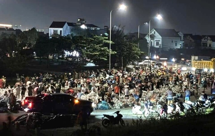 Hơn 1.000 người trắng đêm giữ đê ở Bắc Ninh