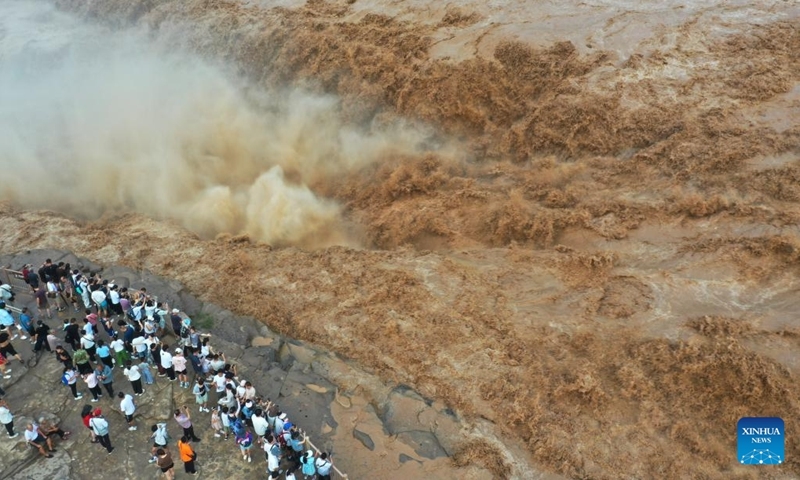 Sông dài thứ hai Trung Quốc đón trận lũ lớn đầu tiên trong năm