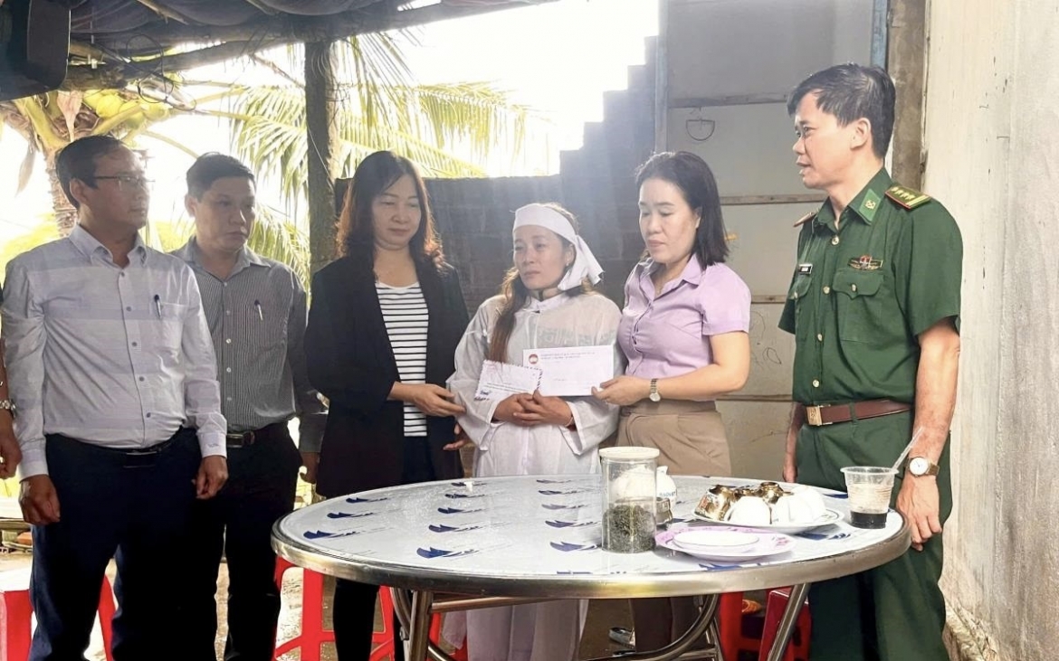 Thăm hỏi, hỗ trợ gia đình 9 ngư dân Gia Lai bị nạn trên biển