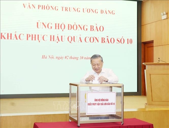party central committee office raises funds to support storm victims picture 1