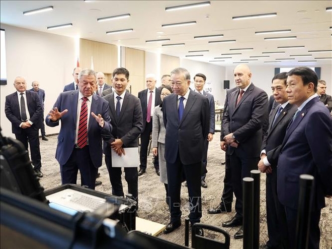 party chief visits bulgaria s samel-90 defence enterprise picture 2