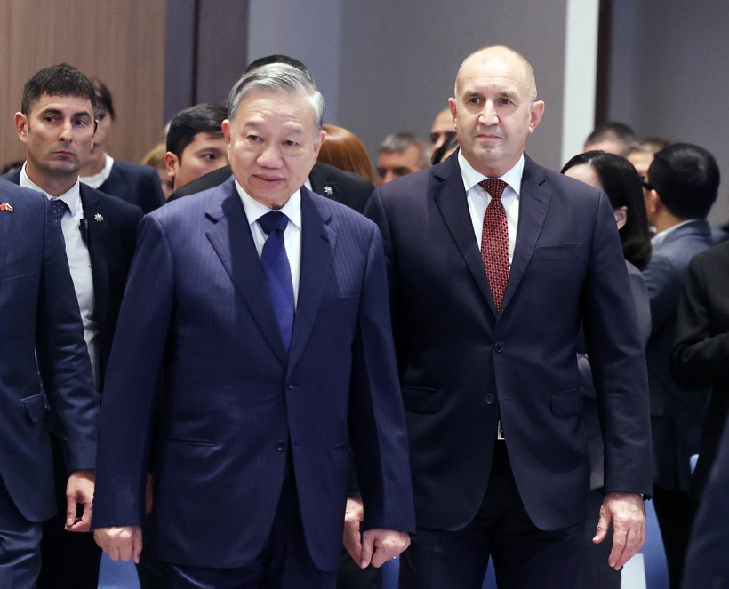 Top Vietnamese, Bulgarian leaders attend business forum in Sofia