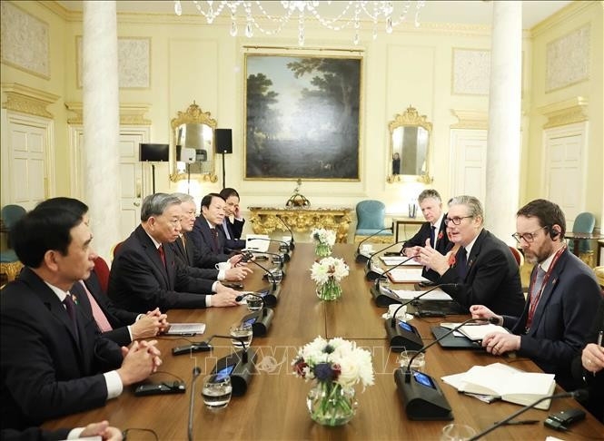 uk prime minister welcomes, holds talks with vietnamese party general secretary picture 1