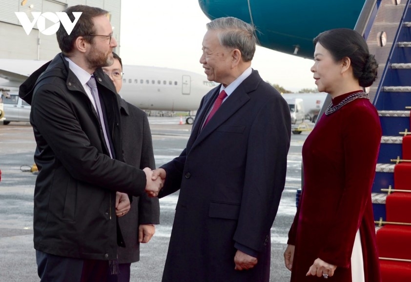 party general secretary to lam arrives in london for official visit to uk picture 2 party general secretary to lam arrives in london for official visit to uk picture 2