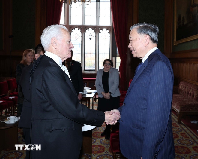 tuyen bo chung nang cap quan he viet nam - anh len doi tac chien luoc toan dien hinh anh 2