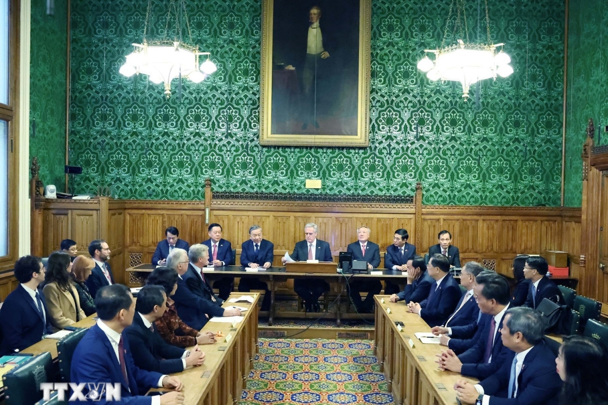 toan canh chuyen tham vuong quoc anh cua tong bi thu to lam va phu nhan hinh anh 11